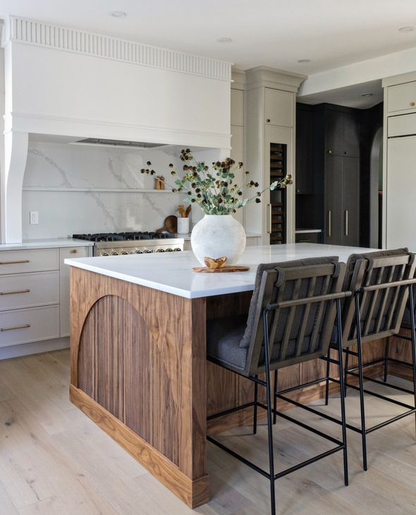 mkldesignstudio's tweet image. Simplicity meets sophistication in this kitchen design! 🌿✨ Walnut accents and clean finishes make this space unforgettable. 
•
•
•
Builder &amp;amp; Interiors: Koehn Design Consulting
Design: MKL Design Studio

#MKLDesignStudio #KitchenInspo #YYCLiving #CalgaryHomes #KitchenGoals