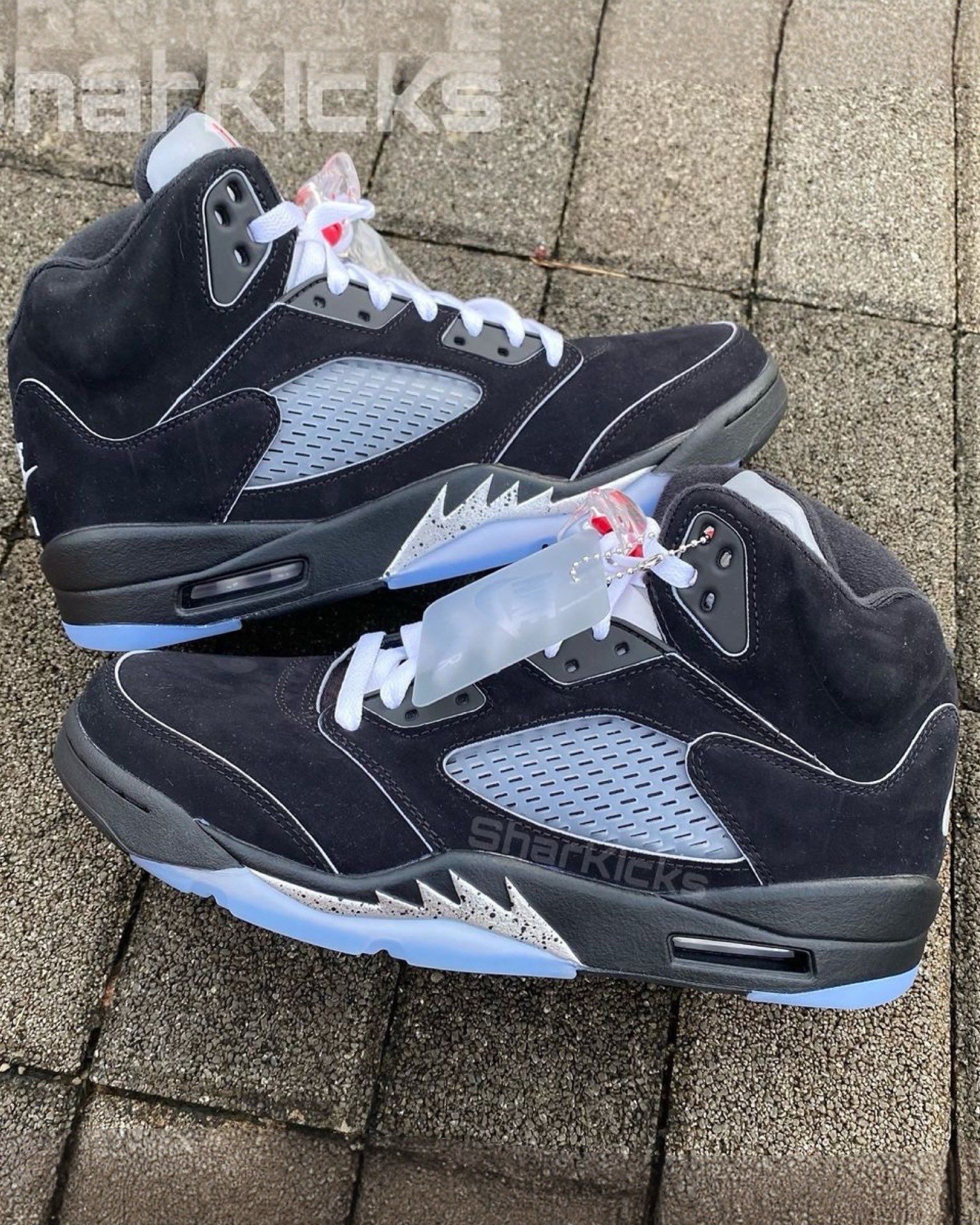 JustFreshKicks on X The Air Jordan 5 Black Metallic Releases February 8th https t 1uJBlk185w https t lg2MES5ibV X
