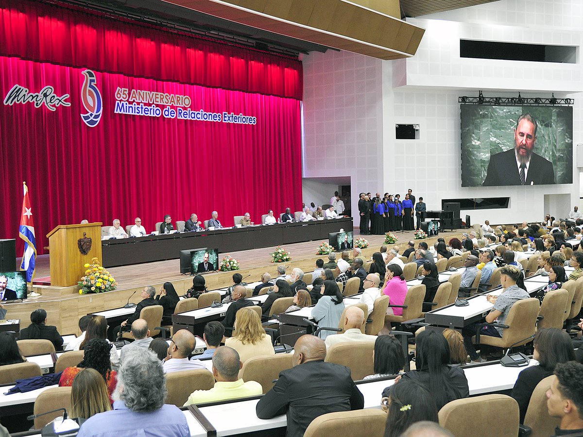 BrunoRguezP's tweet photo. Con la presencia del Líder de la Revolución, GE Raúl Castro, y del Presidente @DiazCanelB, conmemoramos 65 aniversario de @CubaMINREX.

Reiteramos nuestra inclaudicable lealtad a la Patria, la Revolución, el Socialismo, al @PartidoPCC y a la memoria de Fidel y nuestros mártires. https://t.co/X8TDB2xq6d