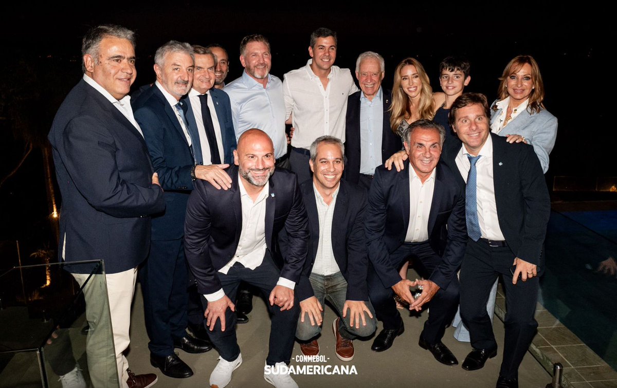RacingClubFZN's tweet photo. Con este comunicado queremos felicitar al nuevo presidente Diego Milito, a su vez a la Comisión directiva saliente y a todos los socios y socias que votaron en estas elecciones históricas. 
Por un gran 2025🏆🥂🎓. https://t.co/bhriLudHEj