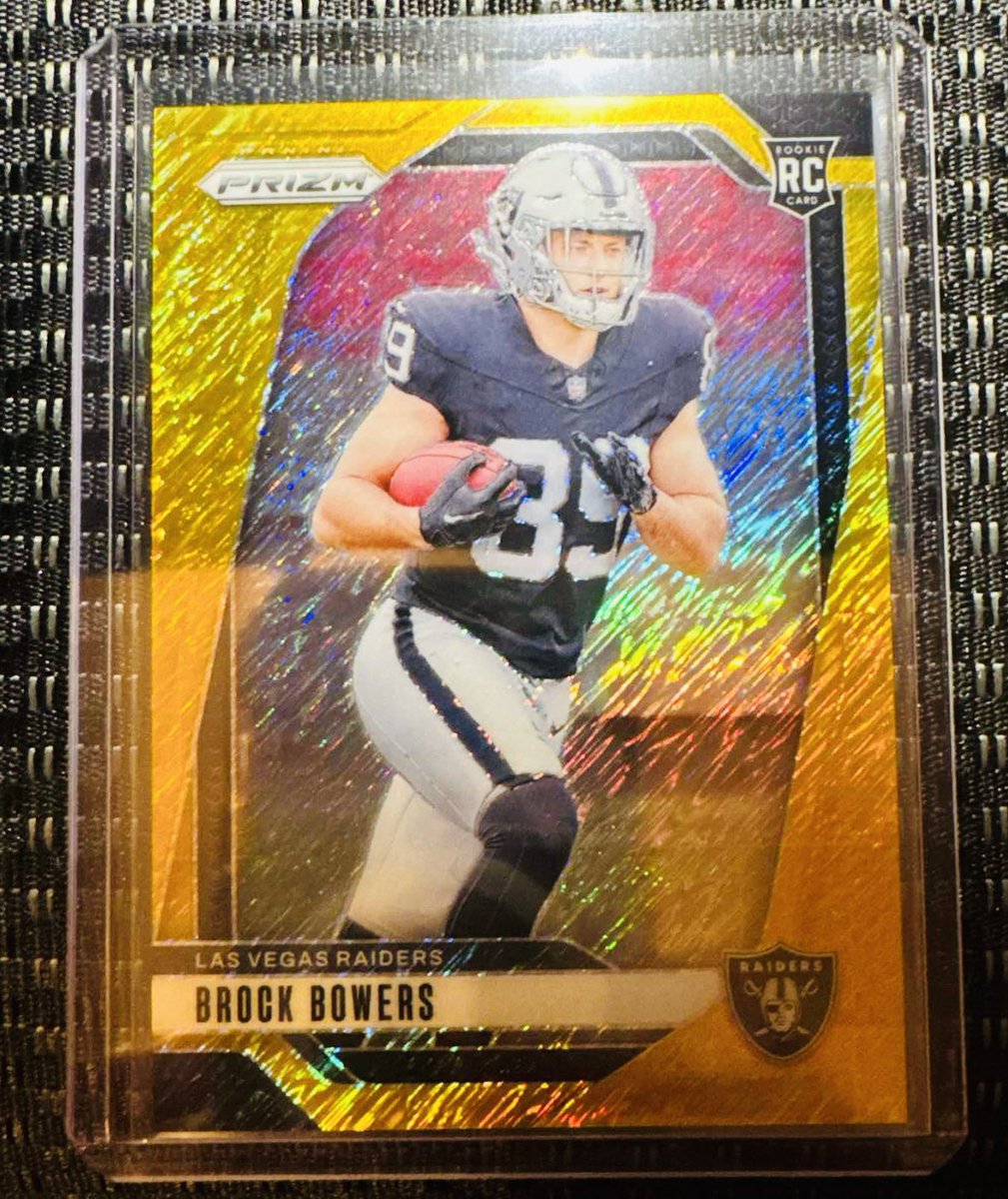 🚨 CONSIGNMENT 🚨

Brock Bowers Prizm Gold Shimmer /10 (first on print)

$3500 OBO

If this SELLS on here, random RTer gets $50 via Venmo. Ask yourself if a 1 second click to RT is worth the chance at potentially $50 😂

#RaiderNation