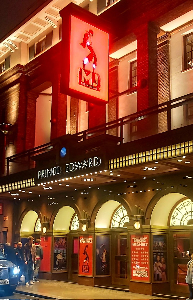 gsabraham81's tweet image. Did i just watch @MJtheMusicalUK on ice? Because the way @MylesFrost5 slid around that floor was as of he was on skates!!! Amazing performer! ๐ Loved this show ๐ Merry Christmas Eve Eve! ๐๐ญ๐บ๐๐
๐ฅ๐ฅฐ #MjTheMusical