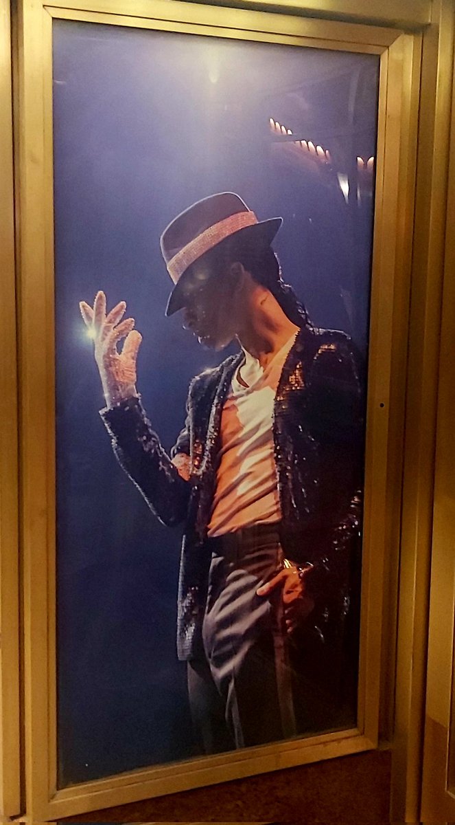 gsabraham81's tweet image. Did i just watch @MJtheMusicalUK on ice? Because the way @MylesFrost5 slid around that floor was as of he was on skates!!! Amazing performer! ๐ Loved this show ๐ Merry Christmas Eve Eve! ๐๐ญ๐บ๐๐
๐ฅ๐ฅฐ #MjTheMusical
