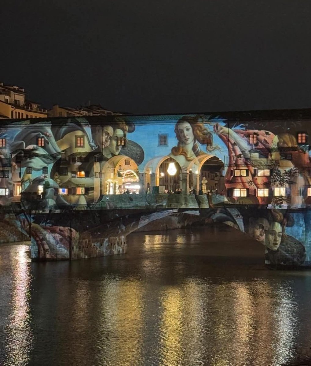 Proyección videomapping de la Venus de Botticelli en el Ponte Vecchio de Florencia