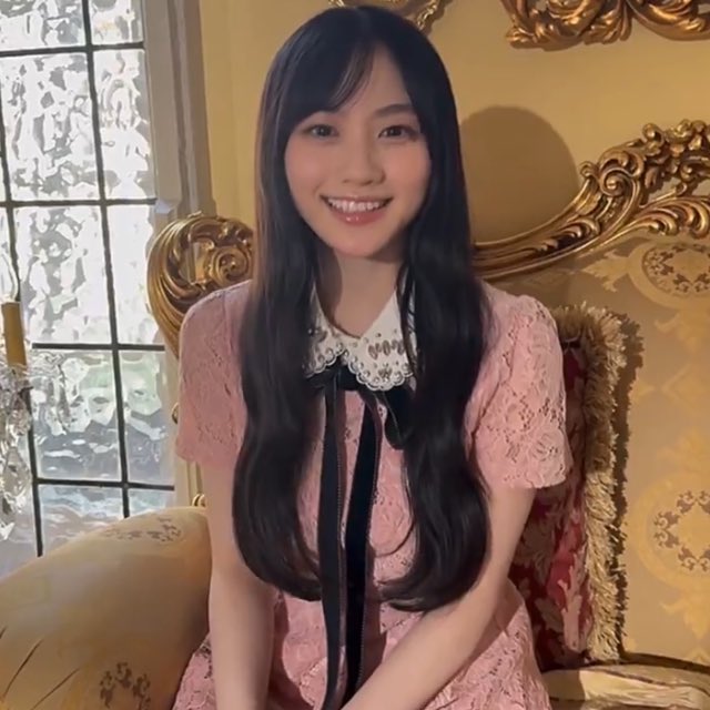 mingongooo's tweet photo. 川崎桜ちゃんの着てる服何処のか分かる方いませんか？とっても可愛い💖

 #乃木坂46
#川崎桜 https://t.co/CZVCswB96L