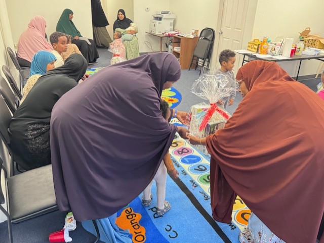 HoACommunity's tweet image. We're spreading holiday cheer with the Early Childhood Readiness Program's Family Giveaway! On Saturday, December 21st, we were thrilled to share books, toys, and educational tablets with our amazing families, ensuring that learning and play continue through the season. 

This…