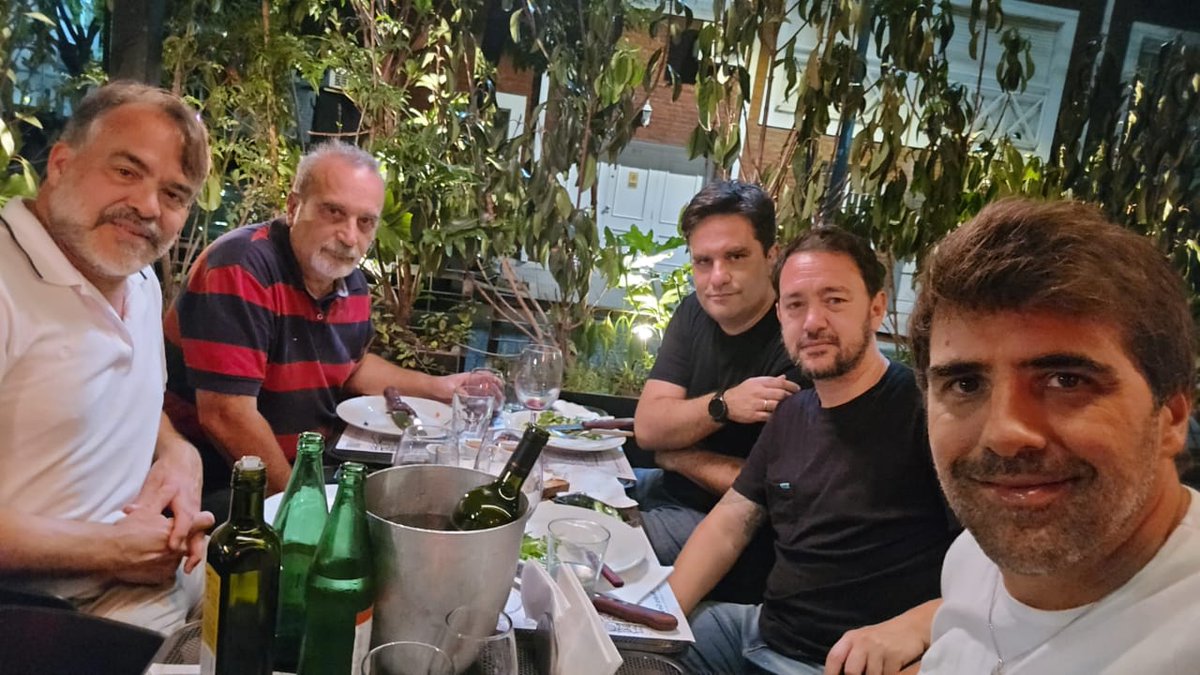 juanmacuervo18's tweet photo. El mundo político de SL revolucionado... SAD, aportes millonarios, reuniones.
SL necesita "reiniciarse" y regresar a los valores fundacionales
Estamos trabajando en @todoxsanlore para presentar un proyecto distinto.
En febrero haremos reuniones para conocernos en persona!
SUMATE! https://t.co/swpd0yEPeH