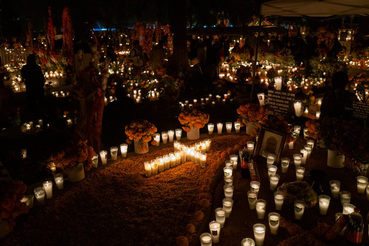 JonOrbach's tweet photo. For @AP: People celebrate Day of the Dead in Pátzcuaro and Janitzio, Michoacán state, Mexico, Nov. 1-2, 2024. https://t.co/TXMEKI0Chd