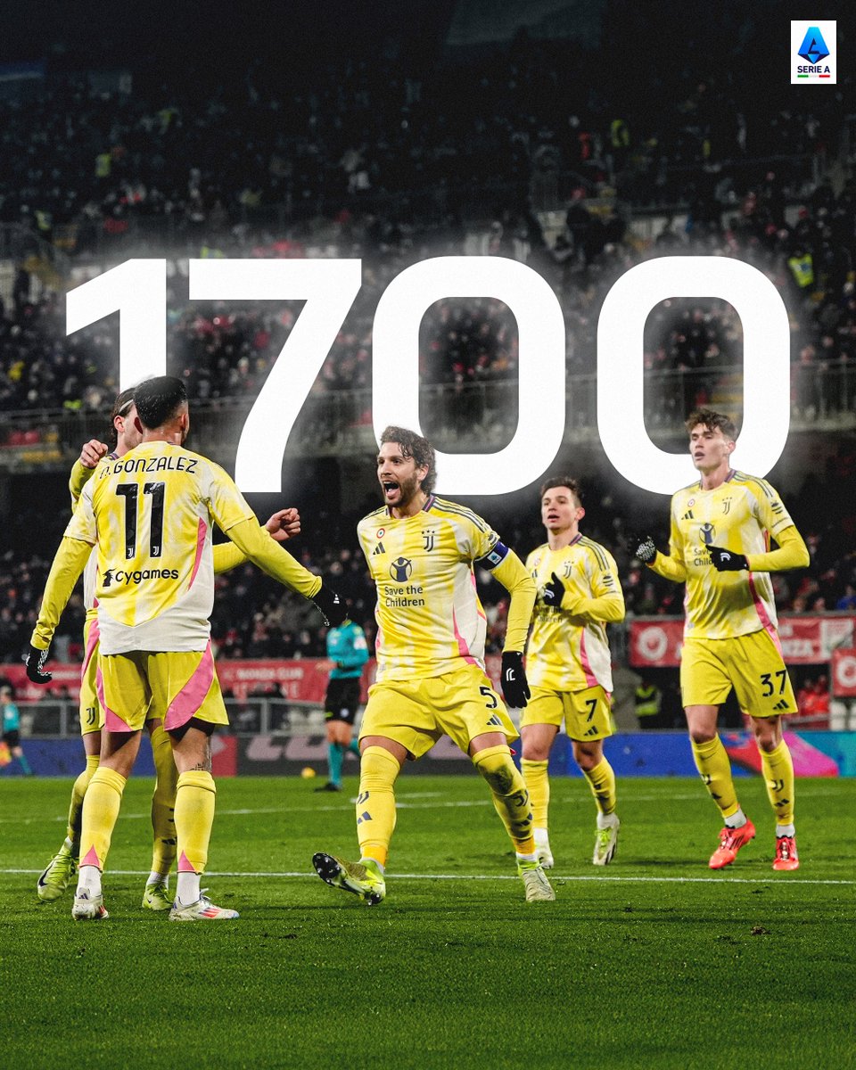SerieA_ID's tweet photo. Juventus menjadi klub pertama yang mencatatkan 1️⃣7️⃣0️⃣0️⃣ kemenangan di #SerieA! 🏆🇮🇹

Sejarah Bianconeri 👏😎 https://t.co/8keLFZATBv