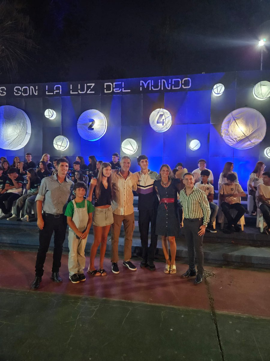 🧑‍🎓 El tiempo pasa tanto, que este año tuvimos en casa al primer egresado. Acompañamos en familia a Gaspi, que aprendió en la secundaria lo más importante, humildad y compañerismo.
