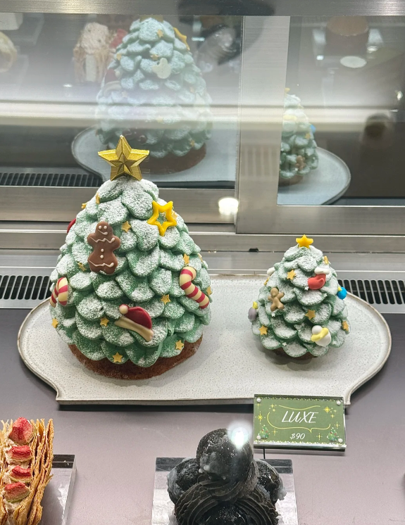 DamscSutton's tweet photo. クリスマスにこの家で作ったツリー🎄ケーキ可愛くておいしい🥰
1秒が私の心を満たしてくれるとは思わなかった味もびっくり!
抹茶味のクリームティーの香りが濃くて繊細で甘みがちょうどいいです~#クリスマスケーキ #クリスマスツリー #おいしいもの https://t.co/k3UE9J3RqN