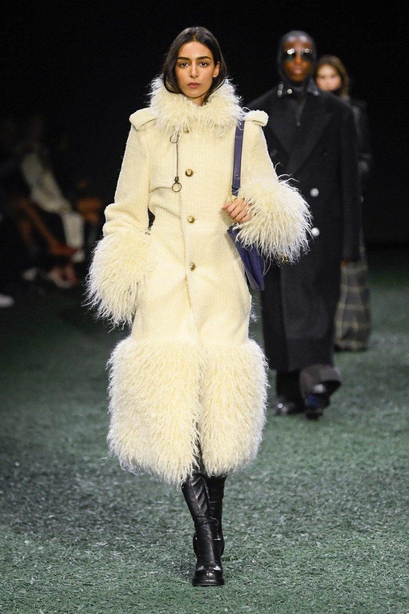 aquariusbby6's tweet photo. Burberry, Fall 2024 https://t.co/irIzZQErpJ