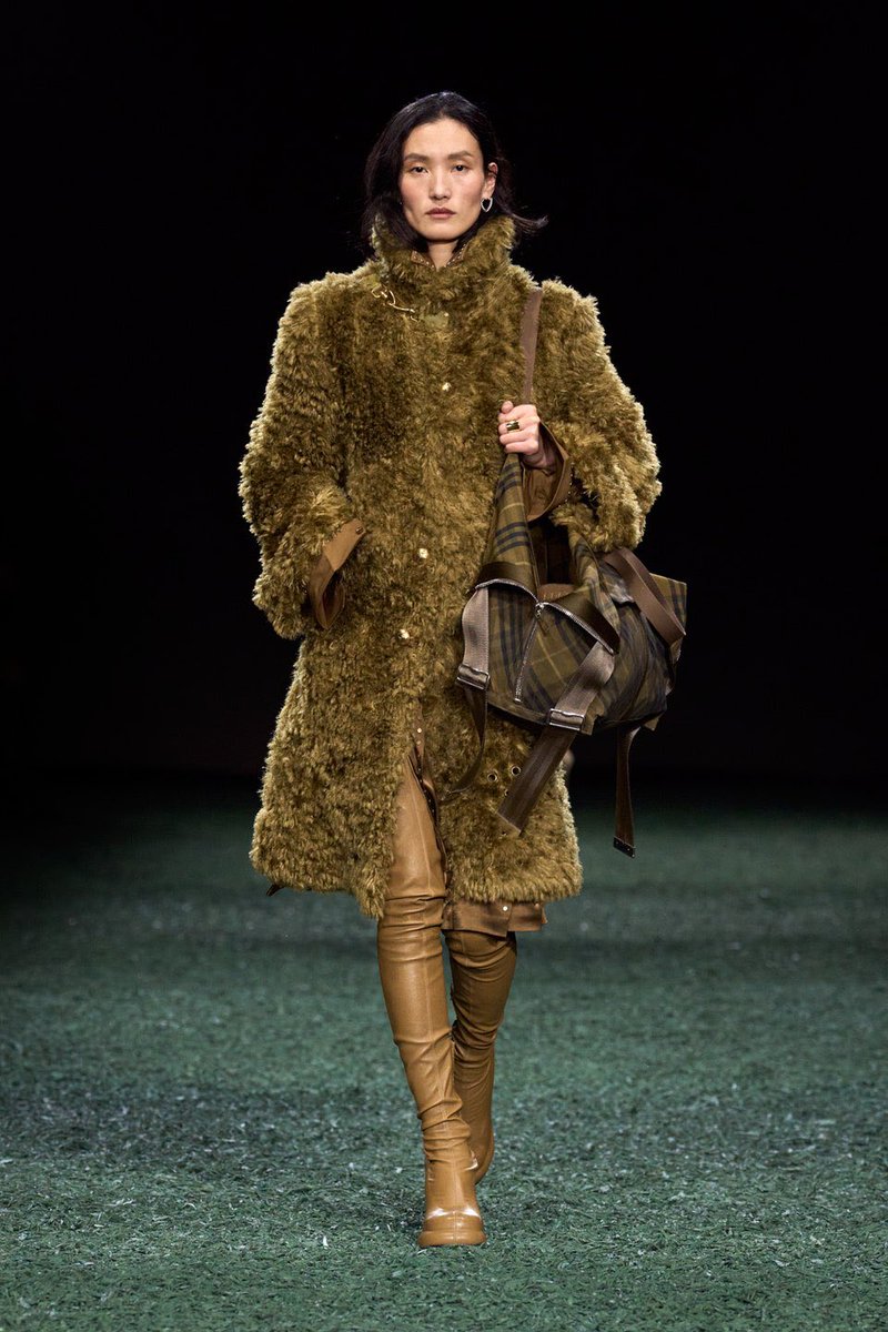 aquariusbby6's tweet photo. Burberry, Fall 2024 https://t.co/irIzZQErpJ