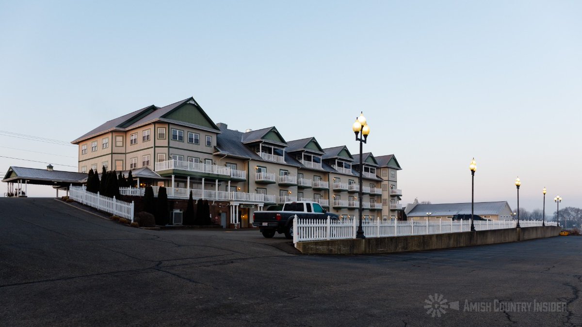 The back parking lot of the Carlisle Inn in Walnut Creek, Ohio. Learn more about this beautiful place to stay at s.mtrbio.com/tjkuwqhurx
#amishcountryinsider #amishcountry #amish #ohioamishcountry #ohio #inn #walnutcreekohio