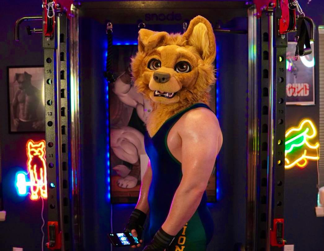 Wanna wrestle? &gt;:3