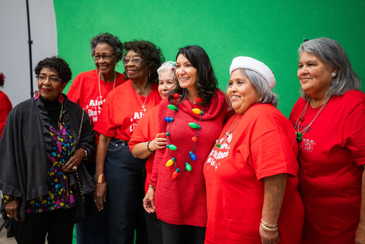 I am overflowing with joy after celebrating with the incredible seniors of District 6 at our annual Holiday Dance last Friday. It is your energy and strong community spirit that makes San Antonio shine. Thanks for showing off your dance moves and enjoying some cotton candy with