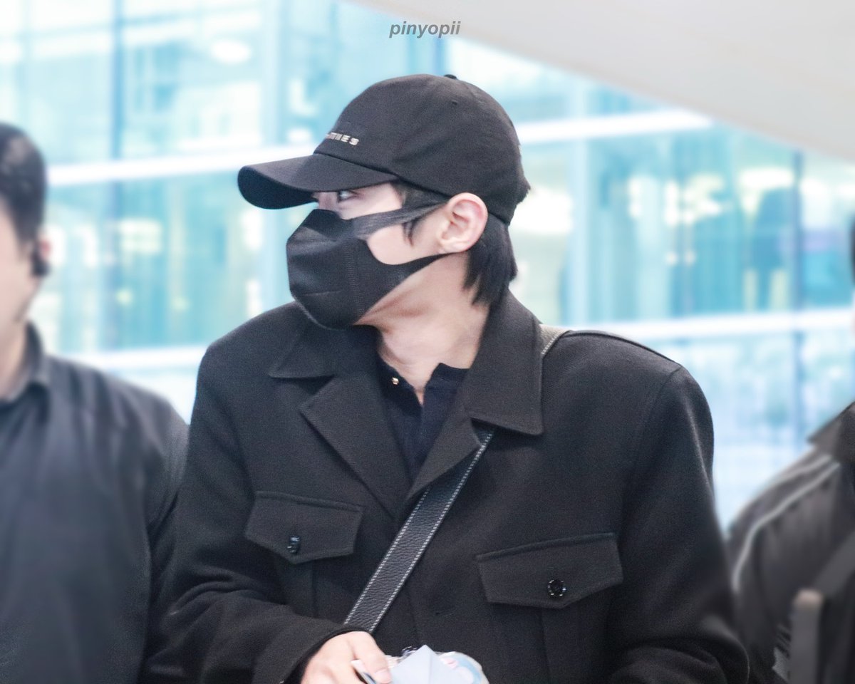 pinyopii's tweet photo. 241224 인천공항 입국

하나 하나 선물 다 챙겨준 인엽이 🥺
눈웃음 너무 이뻐🖤 #황인엽 #HwangInYoup https://t.co/8tHQea8QMq