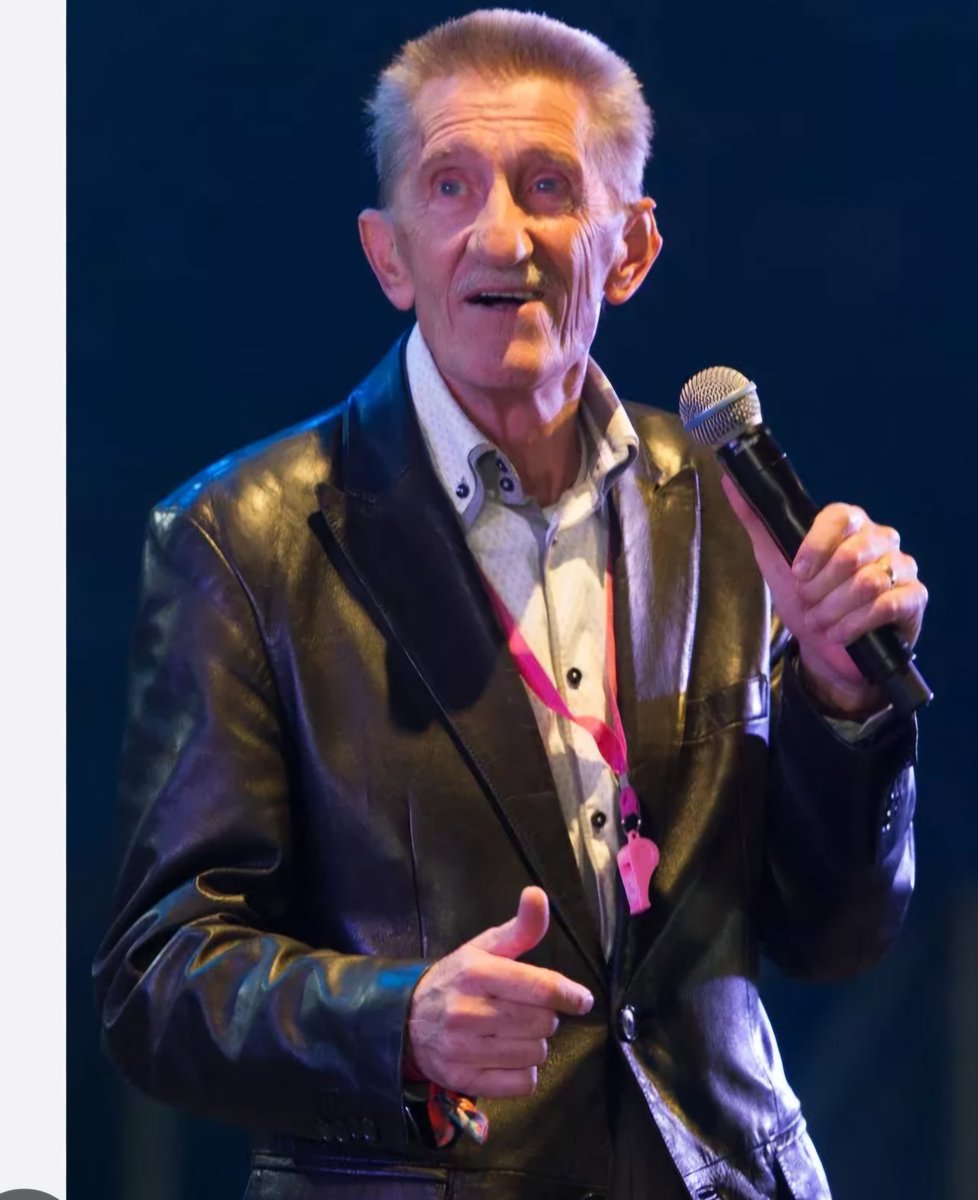 Paul Chuckle tweet media