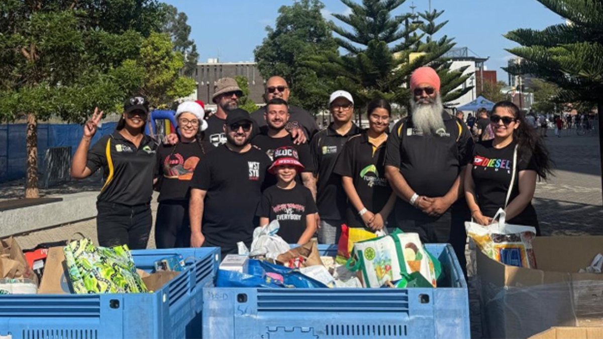 This past Sunday, the Wanderers and the passionate <a href="/RBB_net/">RBB Official</a> came together to make a real difference for families in need across Western Sydney: wsw.football/4iOTWqC #WSW