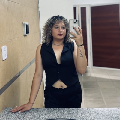 Nadiineee____'s tweet photo. #NuevaFotoDePerfil https://t.co/QgAcqDCf57