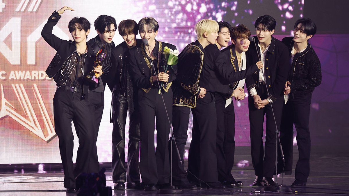 #ZEROBASEONE #ゼロベースワン

#KGMA 그랜드 아너스 초이스에 빛나는 제로베이스원!
글로벌 연말 결산에 당당히 '5세대 아이콘' 입증🎤
'2024년을 빛낸 K-팝 노래 10'에 선정되는 쾌거😍
#제베원, 믿고 있었다구~

🔗isplus.com/article/view/i…

#KGMA Grand Honors Choice Shining ZerobaseOne!