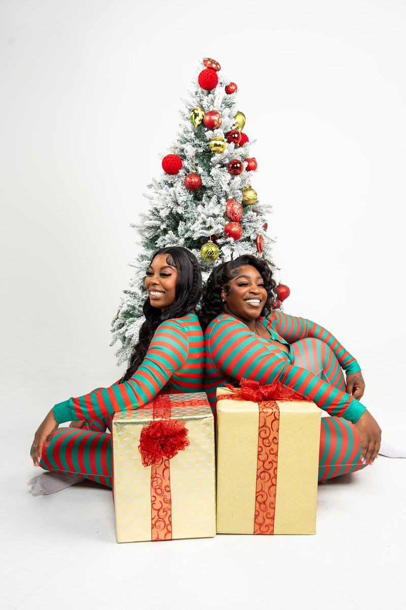 ninaaaabinaaa's tweet photo. ITS TIME FOR ALL THE HUGS AND THE MISTLETOE KISSES ๐ NOT ME CAUSE IM A ๐
ฟ๏ธ BUT GOOD LUCK WITH YOUR MISSES THIS AS MERRY AS IM GETTING๐๐ฒ๐
๐พ๐ง๐พโ๐ ft. @brtdaari #xmas #christmas #2k24 #santahelper #santa #holidays #fypage #explorepage #viral #houston https://t.co/UcsRxFF3Tc