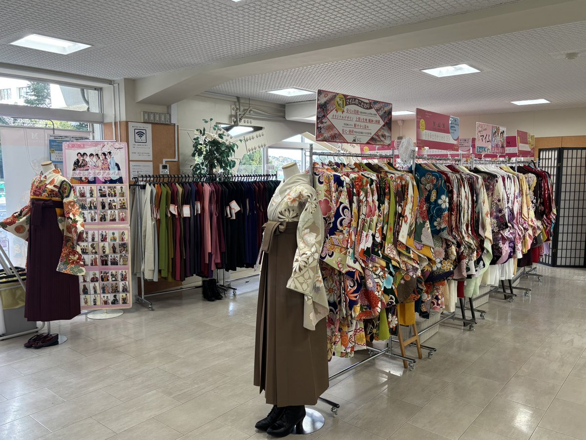 JunshinMcs's tweet photo. 👘お知らせ👘

卒業式の袴の展示会を

12/24(火)11:00~17:00   まで丸善売店前にて開催中です！！！

お時間のある時にぜひお越しください😊
お待ちしています

#純真学園大学
#純真短期大学 https://t.co/GixzF20Bwp