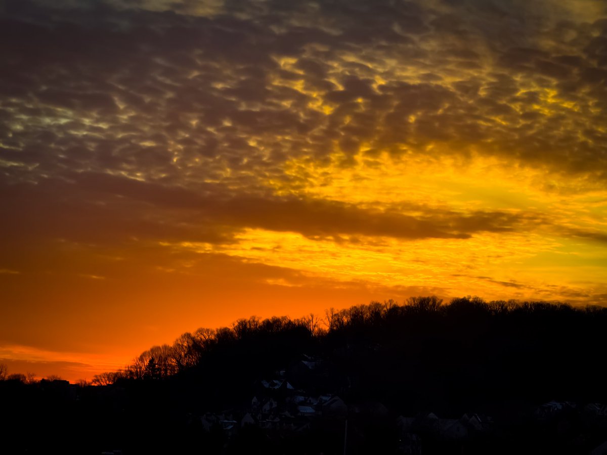AmberOs83630735's tweet photo. Amazing sunset tonight 🤍 https://t.co/2Apkc9TErc