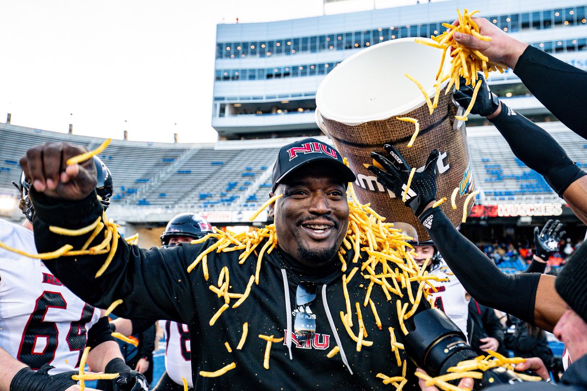NIUAthletics's tweet photo. THAT FRY BATH FEELING ‼️🍟🥔

#GoHuskies | #TheHardWay | @IDPotatoBowl https://t.co/5wHqSWGbfG
