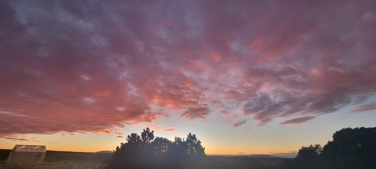 RabidRocks888's tweet photo. #Monday #mondaysunset #sunset #sunsetclub #SLV #sundown #winter #beautiful https://t.co/hxgb299SMu