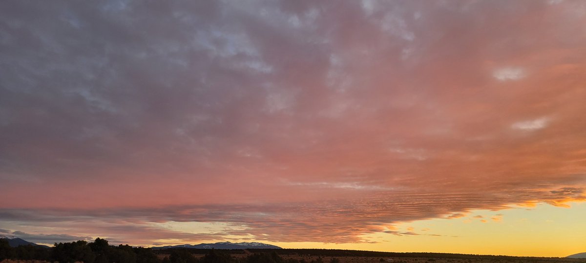 RabidRocks888's tweet photo. #Monday #mondaysunset #sunset #sunsetclub #SLV #sundown #winter #beautiful https://t.co/hxgb299SMu