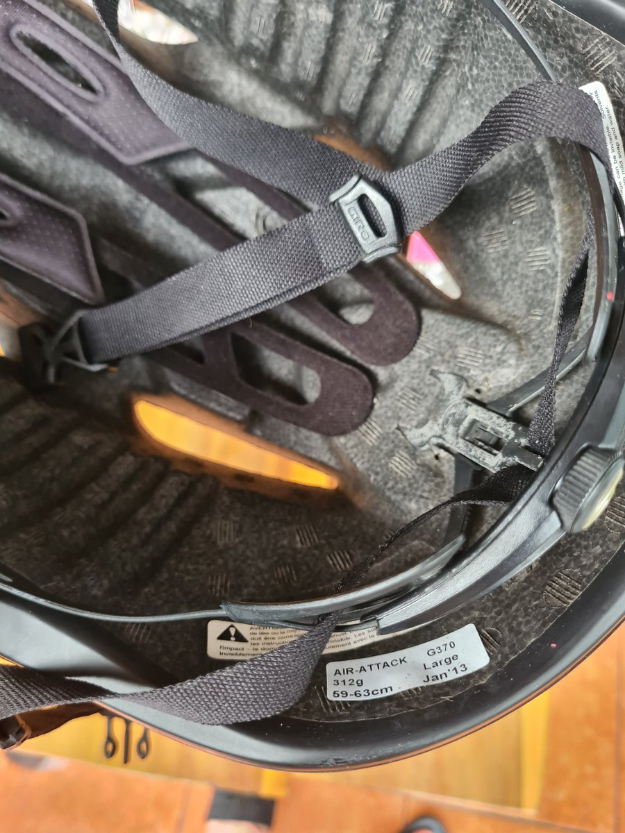 hayfly01's tweet photo. Bismillah giro attack size L original
Used cukup mulus
Helm only dan kardus pengganti
700rb nego

Lok jaksel/tangsel
089619337173
#fnfjb https://t.co/wdjeZuZeqf