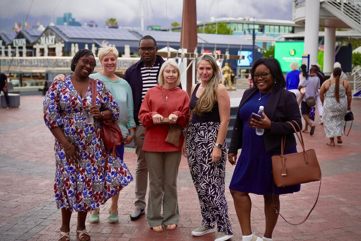 themaxfndn's tweet photo. From Secret Santa in India to gatherings in Seattle and South Africa, our team sends warm wishes for this season🎅🏾🎁No matter where you are in the world, we hope your holidays are filled with joy and delight🌍🎉✨
#holidayhappiness #TogetherWeCelebrate #TheMaxFoundation https://t.co/vtdkheL1PU