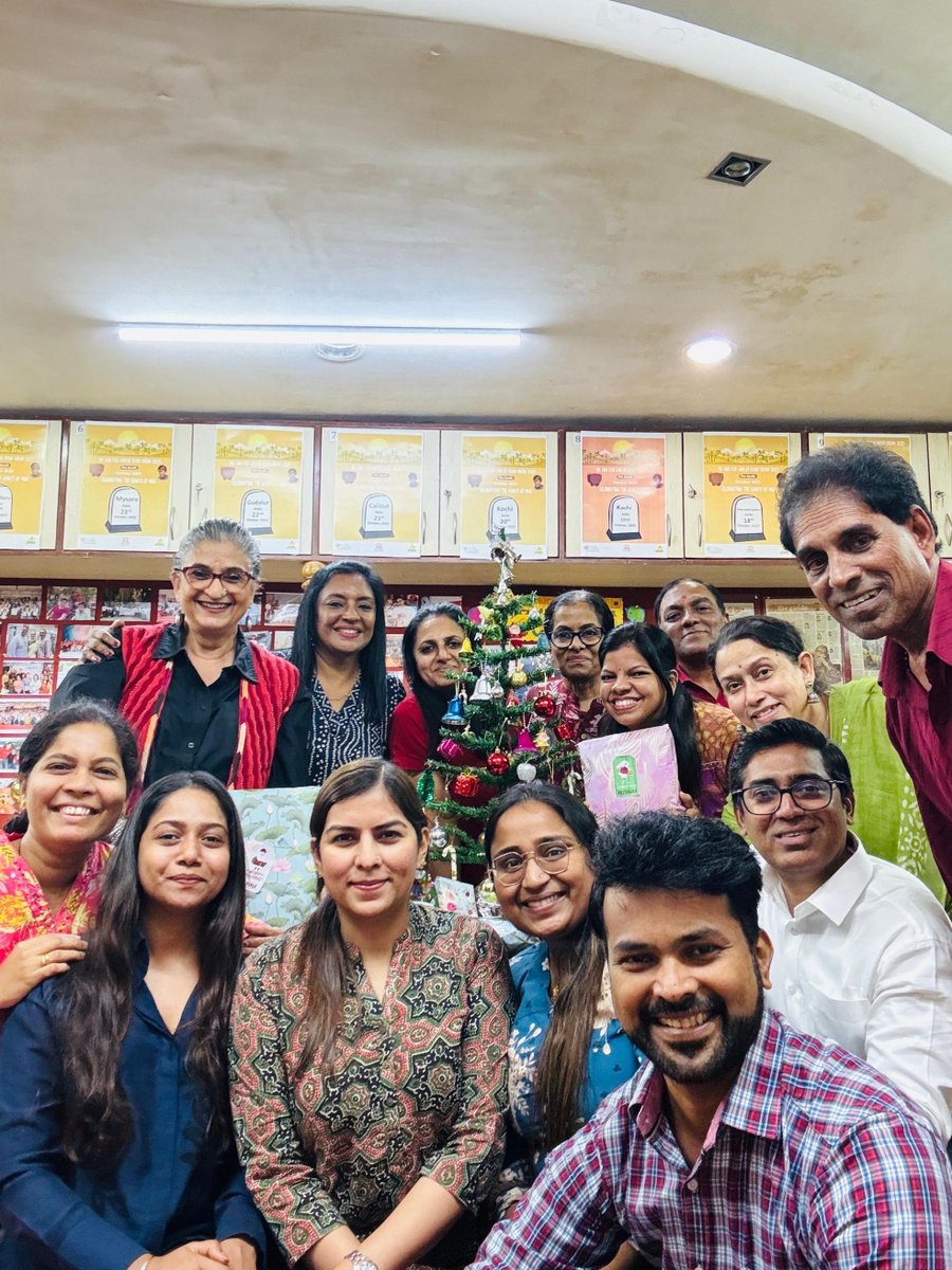 themaxfndn's tweet photo. From Secret Santa in India to gatherings in Seattle and South Africa, our team sends warm wishes for this season🎅🏾🎁No matter where you are in the world, we hope your holidays are filled with joy and delight🌍🎉✨
#holidayhappiness #TogetherWeCelebrate #TheMaxFoundation https://t.co/vtdkheL1PU