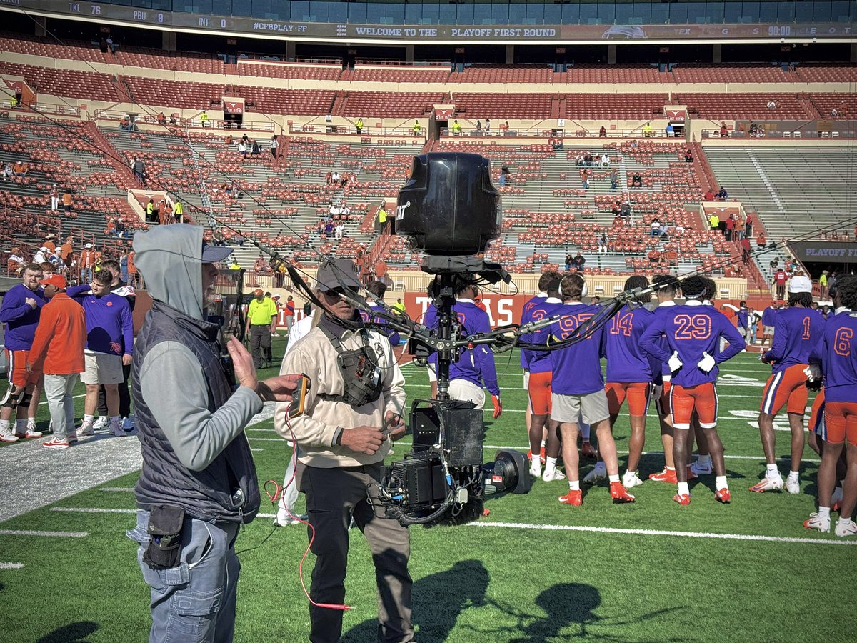 JonathanMoon's tweet image. Lucky to have worked for @espn this past weekend ingesting and uploading footage to Bristol for the @TexasLonghorns playoff game broadcasted on #TNT

#MoonMedia @MoonMediaTV #Broadcast #VideoProduction