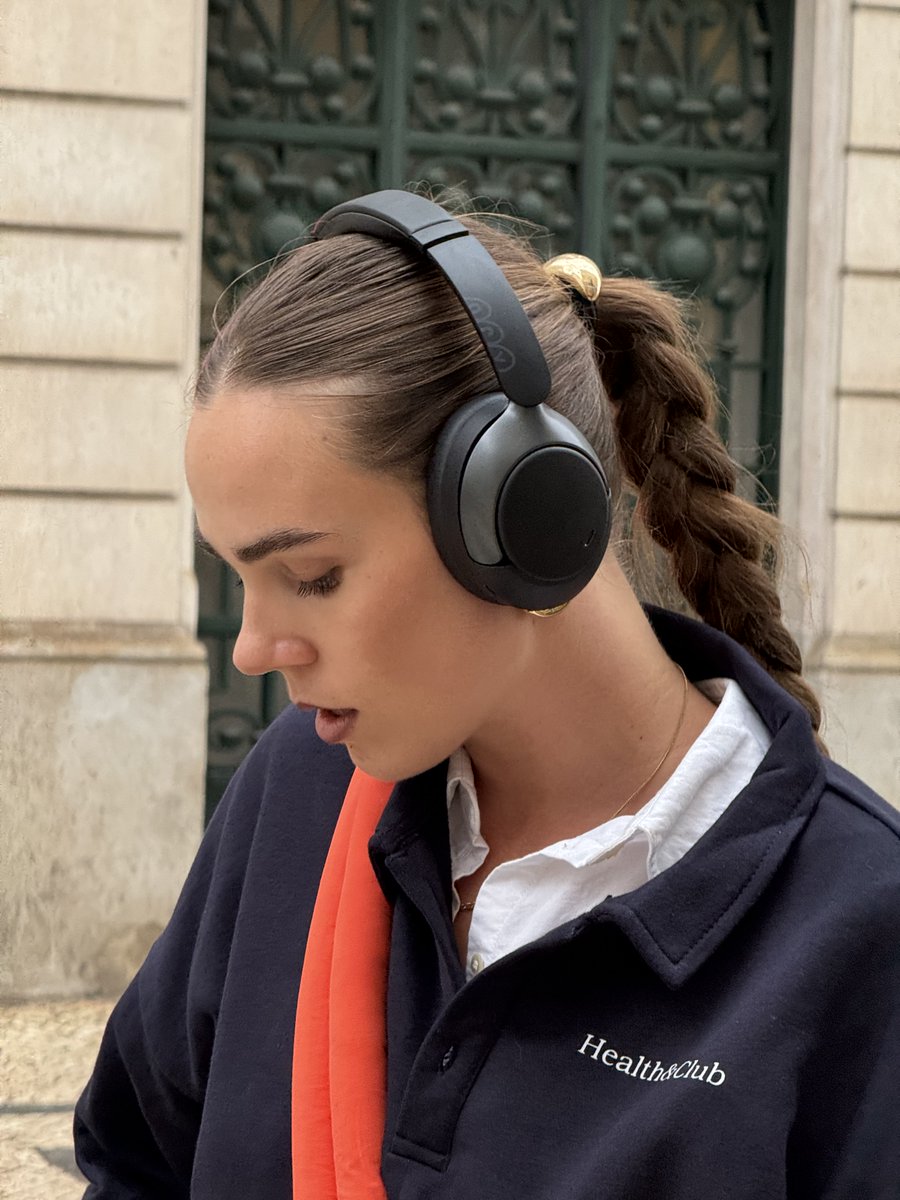 qcybrand's tweet photo. Silence the chaos, embrace the calm—QCY H3 Pro’s noise cancellation is the holiday hero you didn’t know you needed. 🎧✨ Oh, and guess what? Our giveaway’s still on for 2 more days! Want one under your tree? Join now and make it happen. 🎄🎁 #QCY #H3Pro #Headphones https://t.co/YLMrD2rfQy