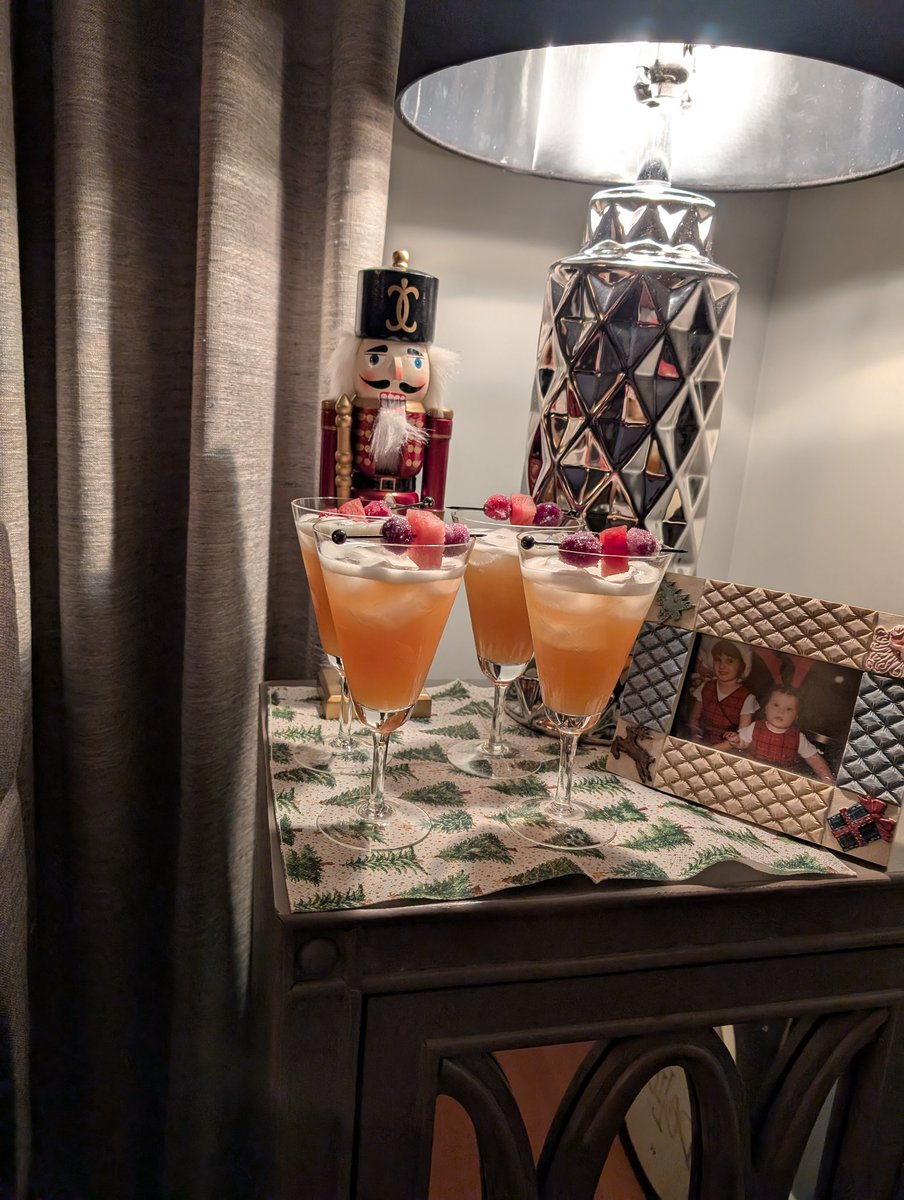 Only 2 days left of the calendar this year; tonight's drink the Dave Mathews. Popular in our Maritime provinces and pretty much unheard of everywhere else...
#CocktailCakendar2024