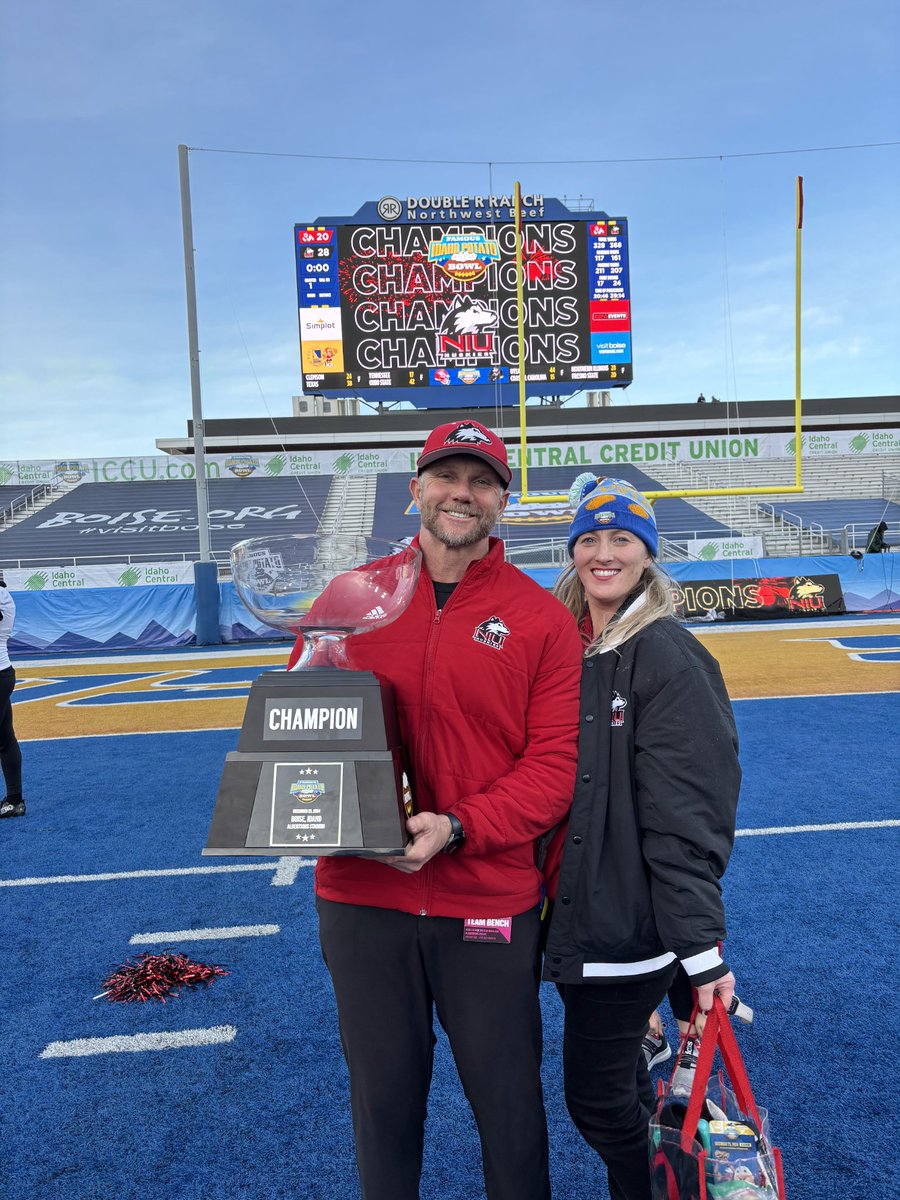 Coach_CoryWhite's tweet image. 🚨🚨Thank you @IDPotatoBowl for putting on such a great experience for @NIU_Football and my family...THANK YOU to the four senior TE's that made this season possible! 🏆🏈!!!!
#MuttStuff 🔴#TheHardWay⚫️