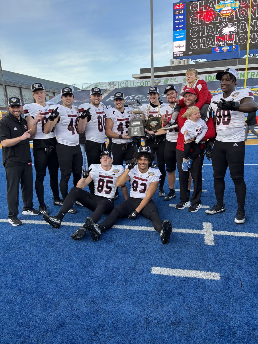 Coach_CoryWhite's tweet image. 🚨🚨Thank you @IDPotatoBowl for putting on such a great experience for @NIU_Football and my family...THANK YOU to the four senior TE's that made this season possible! 🏆🏈!!!!
#MuttStuff 🔴#TheHardWay⚫️