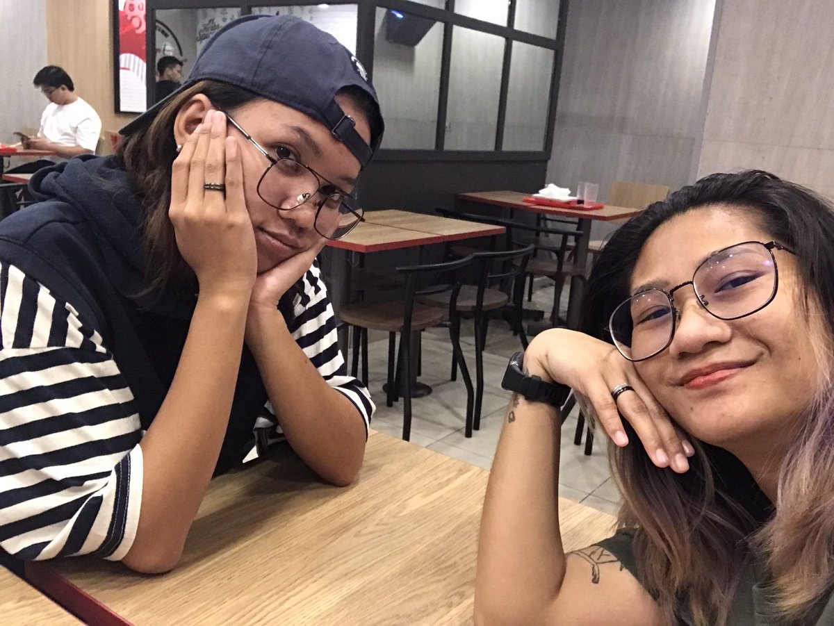 Marinaenaeee's tweet photo. Happy birthday bb! To more foodtrip with you! 🍻 🎉 @smollbeans_ https://t.co/G2NpafflYI