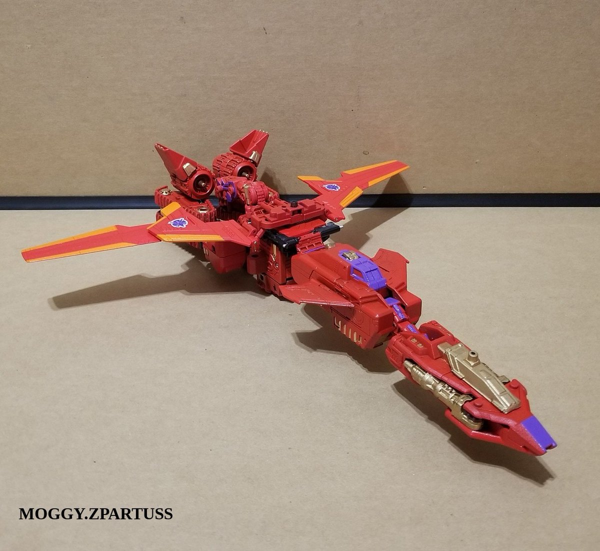 MoggyZpartuss's tweet image. Megatron (Transformers: BEAST WARS)
ENERGON Scorponok as the Predacon boss. He got a Cybertronian mode. Here with LEGACY counterpart. #megatron #predacon #beastwars #transformers #customtoys #toycustoms #toyustomizer