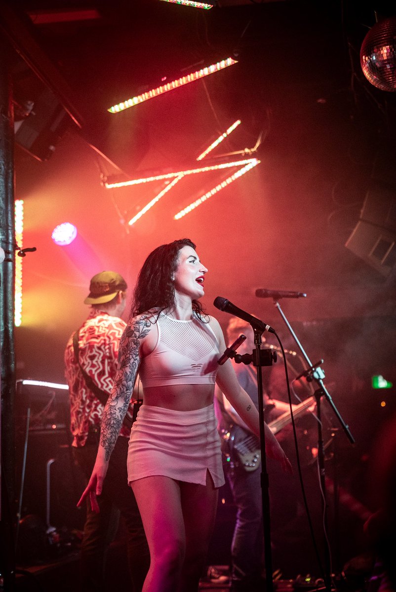 monique_angele's tweet photo. Come on out and party with us tonight at @RoxyVancouver for Millennial Monday! ✨🎵❤️ I’ll be singing with the awesome Roxy Rollers at 10pm til late! 🎤🎶
📷 © @hampusdanielsson
#millennialmondays #roxyvancouver #roxyrollers #vancouver #livemusicliveshere #happyholidays https://t.co/spROMccqJA