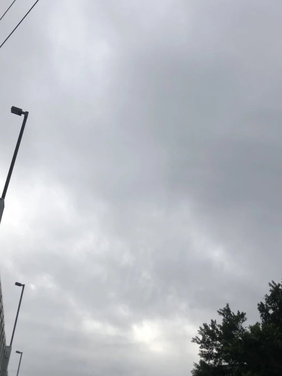 雨の季節は天気がどんよりしています