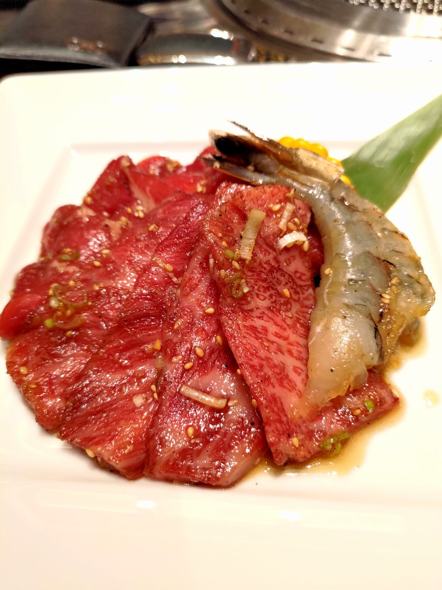 いつも漫画を支えてくださっているアシスタントの皆様に感謝を込めて叙々苑ランチに来ました。
めちゃめちゃ美味しかった!!!!!
皆も喜んでくれて良かった♪
いつもアシスタントをして頂き本当に本当にありがとうございます。
次の作品も気合いを入れて描きます☆ 