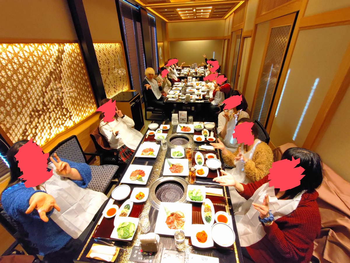 いつも漫画を支えてくださっているアシスタントの皆様に感謝を込めて叙々苑ランチに来ました。
めちゃめちゃ美味しかった!!!!!
皆も喜んでくれて良かった♪
いつもアシスタントをして頂き本当に本当にありがとうございます。
次の作品も気合いを入れて描きます☆ 