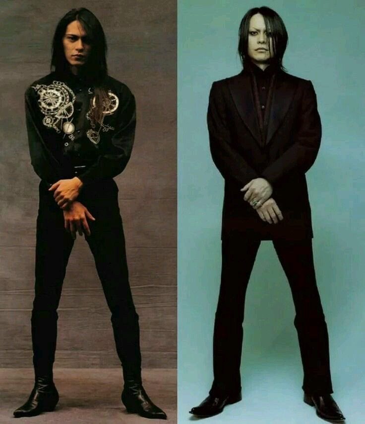 asserting his dominance; not with a t pose but with this