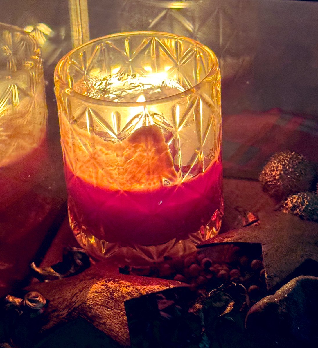 «C’est Noël: il est grand temps de rallumer les étoiles.»  Guillaume Apollinaire

BIEN à Vous, mes Amis !
À vos Familles. 
À nos Amis.
MERCI pour nos partages, particulièrement celui du Soutien, cordial et fidèle.
Une petite flamme scintille pour accompagner qui se sent seul.