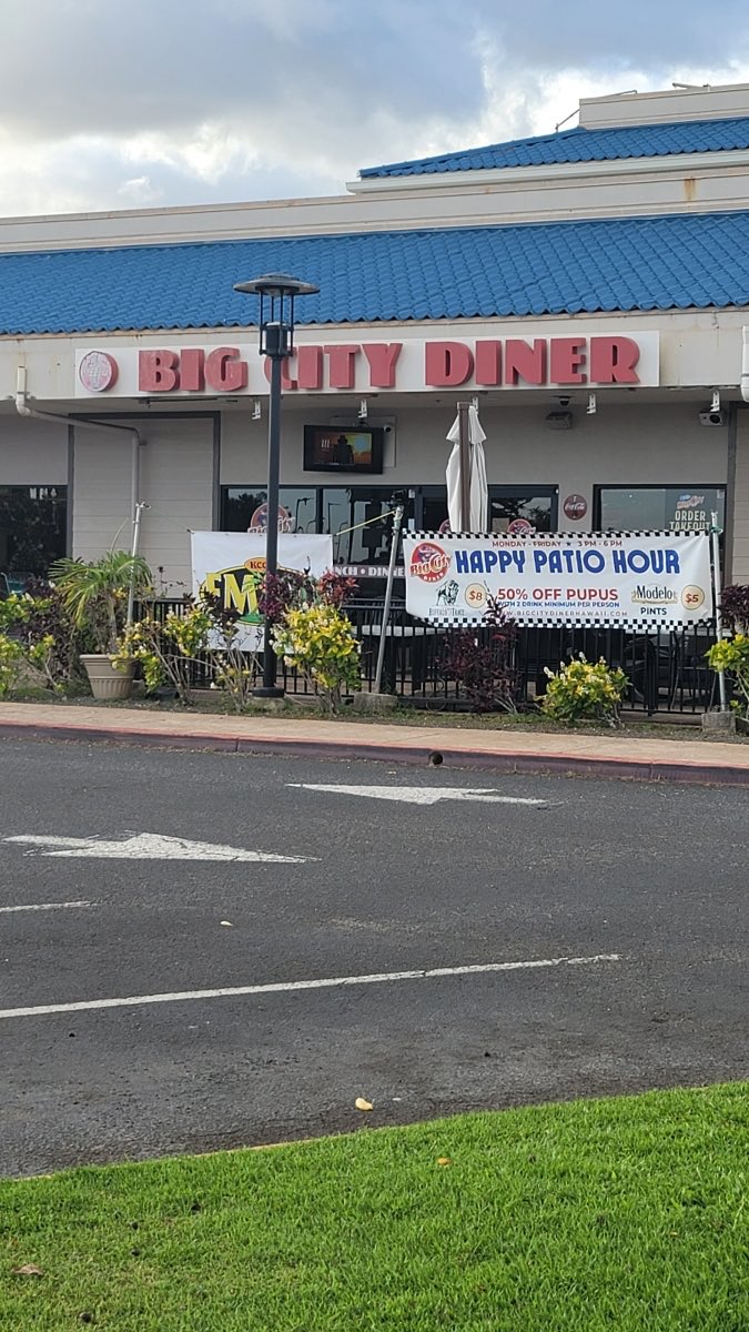 BigCityDiner's tweet photo. Woohoo!!! Whaaat?! You missed our MILLER🍻LITE MONDAY NIGHT FOOTBALL 🏈 PARTY 🎉 at ⁦@BigCityDiner⁩ at @WaipioCenter ? No worries, NEXT WEEK at ⁦@KailuaNEWS⁩ @DineAndDraught⁩ ⁦@KyleGaldeira⁩ ⁦@c_shimabuku⁩ ⁦@ScottMackenzie3⁩ ⁦@UHawkFan12⁩ https://t.co/XNK9RFLUub