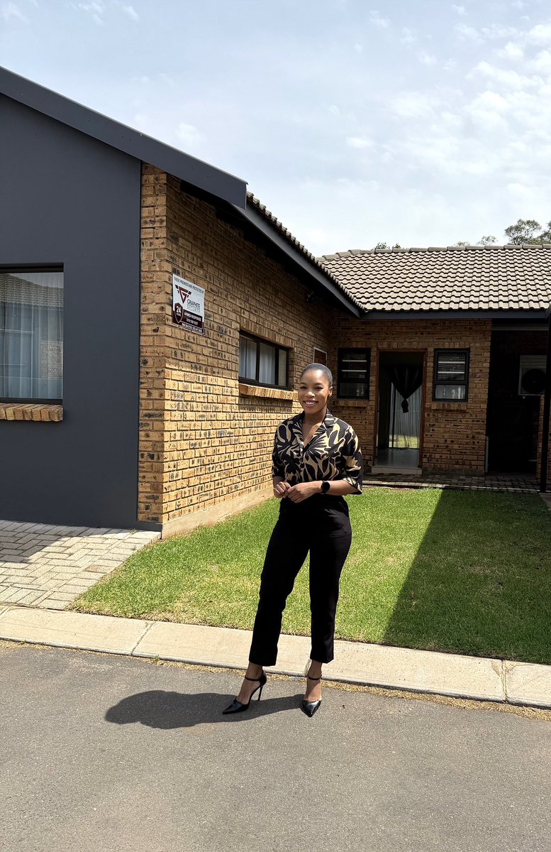 mbalitherealtor's tweet photo. Meet your new go- to Realtor! I’m Mbali Rose Molemane, a passionate and dedicated property practitioner ready to help you find your dream home or investment. Follow me for updates, advise, and more ! 
#PropertyInvestment #property #realestate #realestateagent #housesforsale https://t.co/2WuJq6smUk