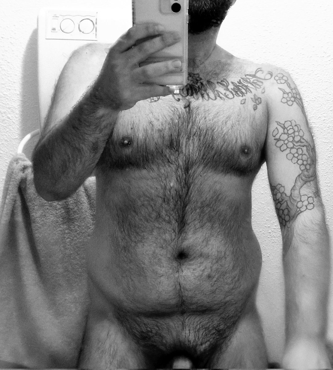 ...
#mennaked #hairychest 
#gaynaked